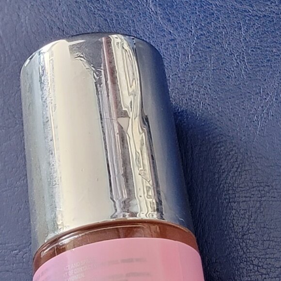 New Revolution Beauty Limited Edition Unicorn heart glow mist - Picture 9 of 9